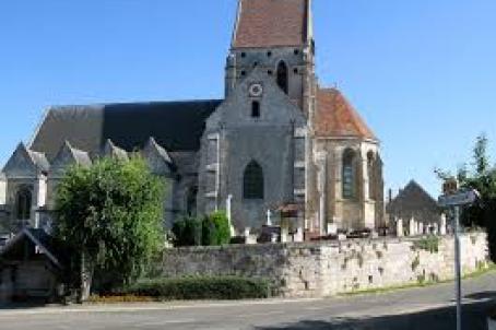 Lateral facade of a church and side view of the choir