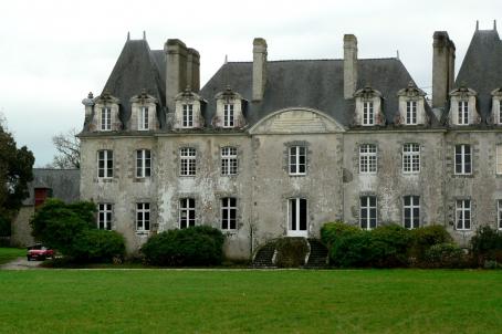 A chateau with a chapel 