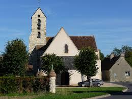 Front facade of a white church with a tower decorated with two bell-gables