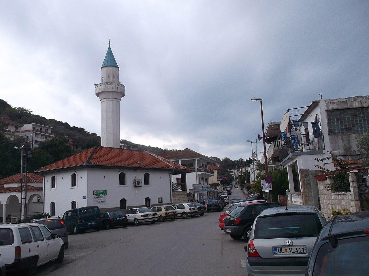 Мечеть бар. Матросская мечеть Ульцинь. Church-Mosque of Ulcinj Балканский полуостров. Church-Mosque of Ulcinj. Ульцинь мусульманский район.