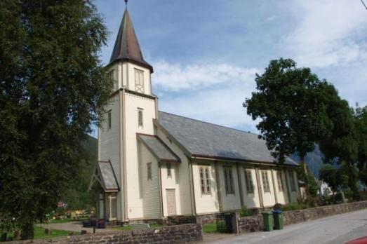 Hjørundfjord Church