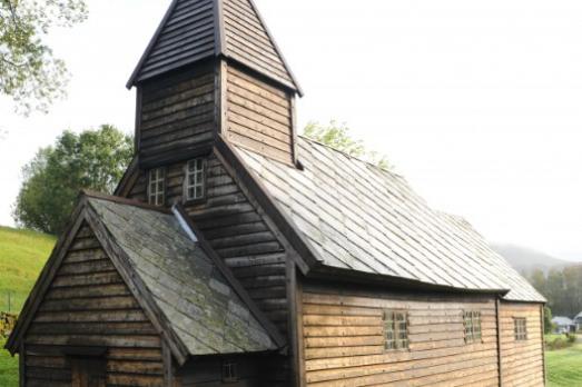 Holdhus gamle kyrkje