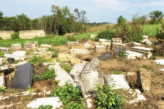 Podolinec Jewish Cemetery