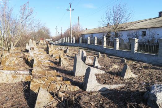 Makhnivka (Komsomol’s’ke) Jewish Cemetery
