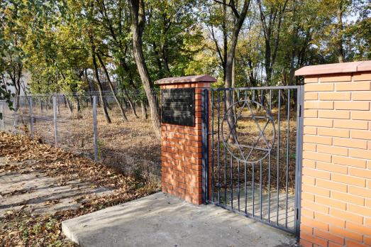 Mynay Jewish Cemetery