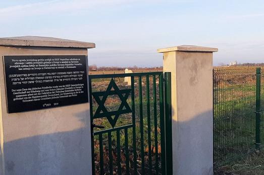 Perlez Jewish Cemetery