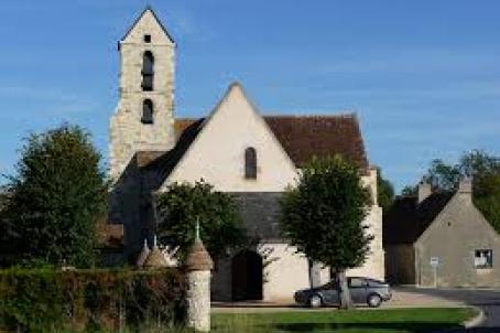 Front facade of a white church with a tower decorated with two bell-gables
