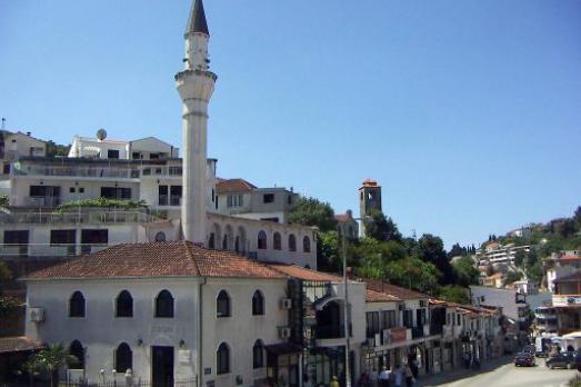 Kryepazari Mosque