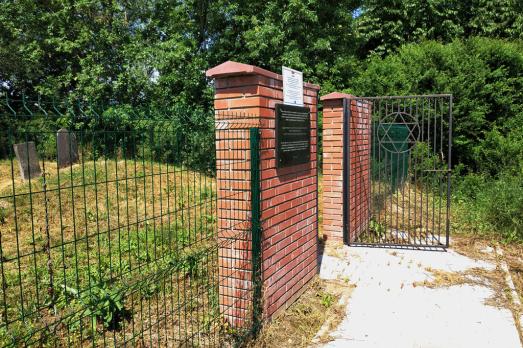 Astey Jewish Cemetery