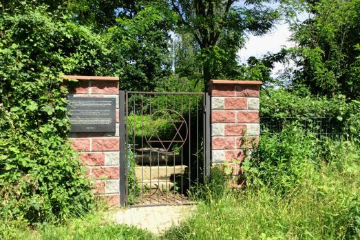 Bedevlya Jewish Cemetery